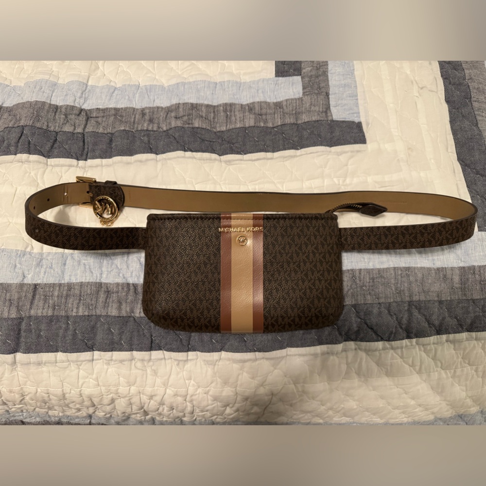 Michael Kors cross body style bag